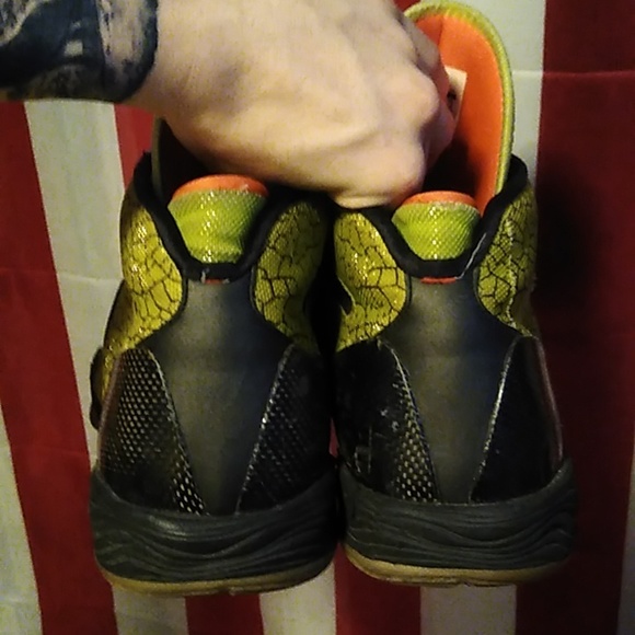 Jordan Neon Yellow Basketball Shoes - Picture 3 of 5